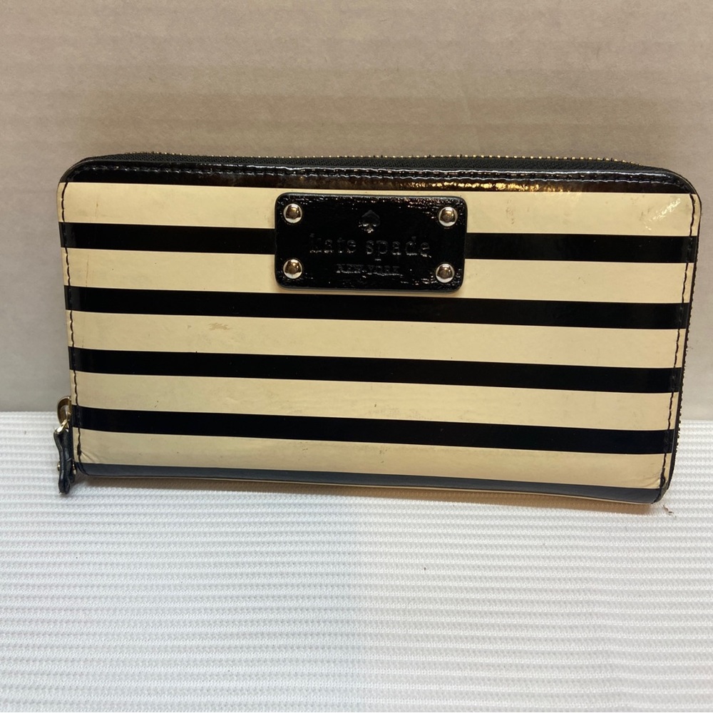 Kate spade striped full zip wallet clutch